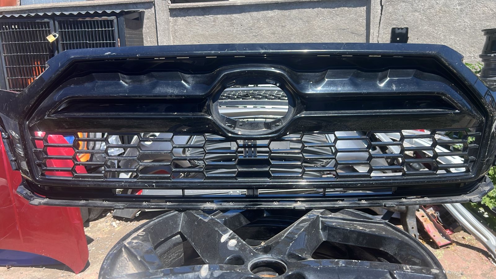 MASCARA TOYOTA COROLLA CROSS SPORT (24-26) - Image 3