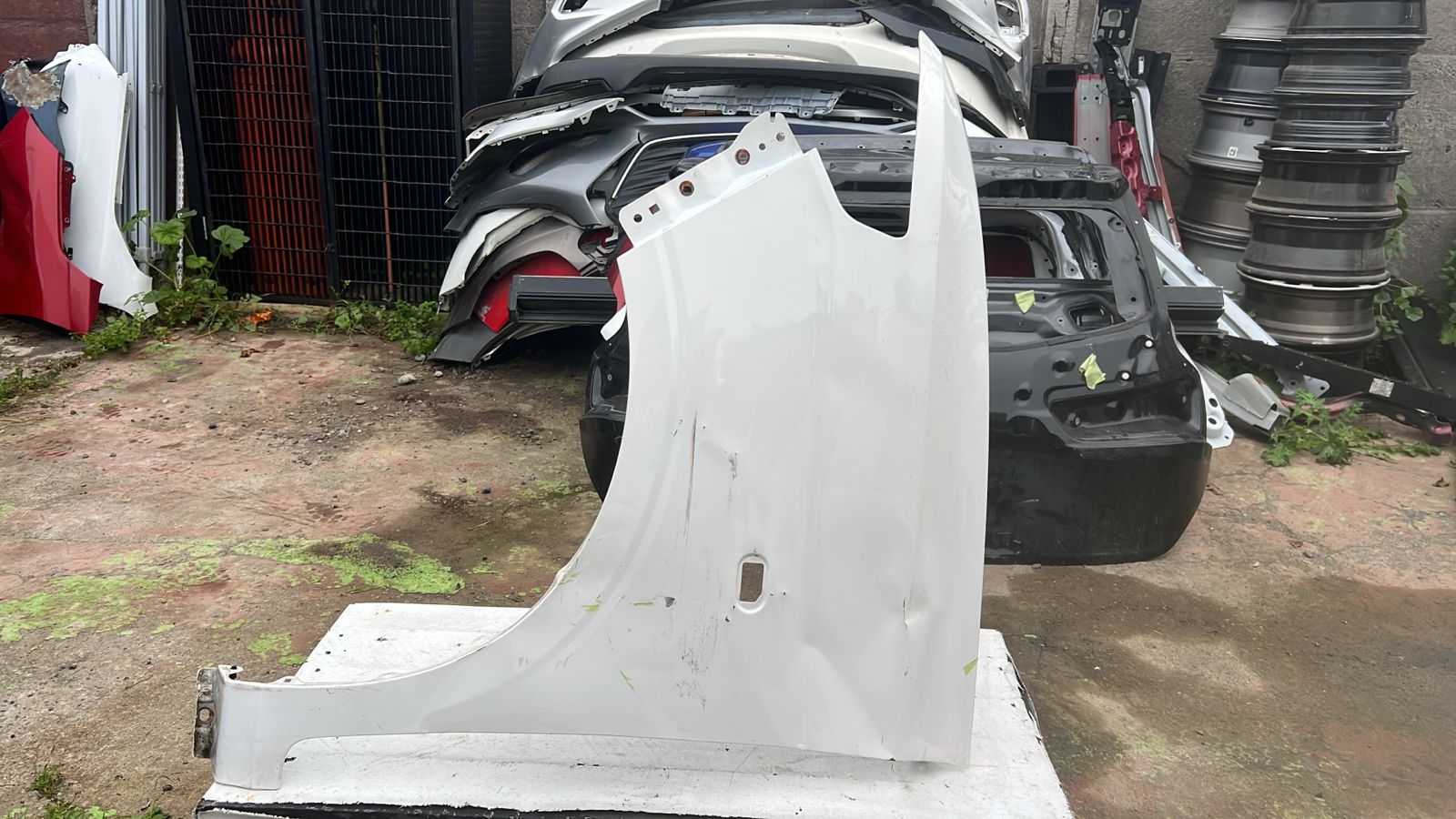 TAPABARRO IZQUIERDO CHEVROLET N400 (20-23)