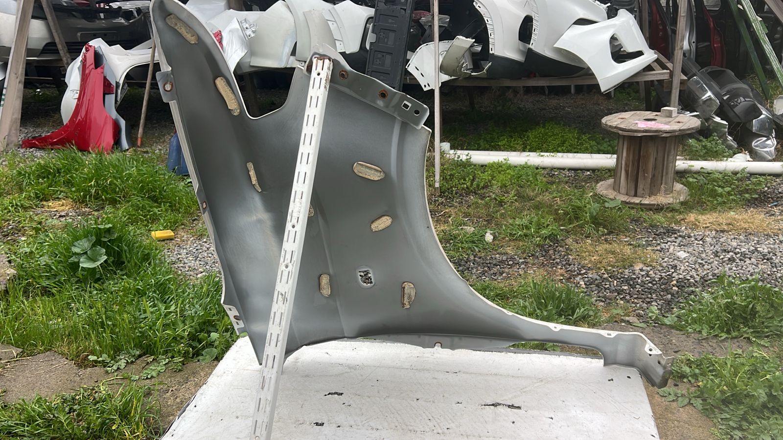 TAPABARRO IZQUIERDO CHEVROLET N400 (20-23) - Imagen 6