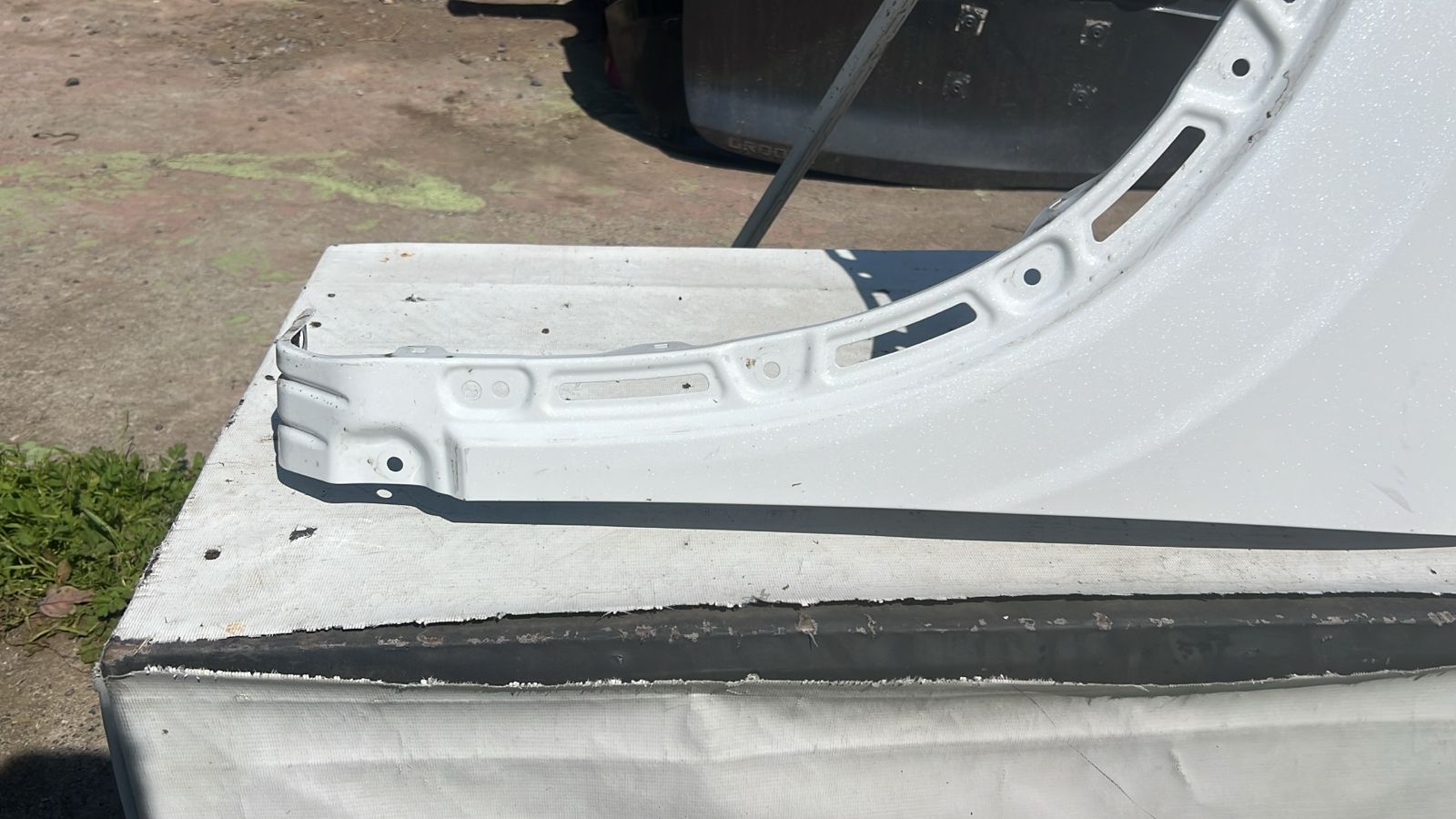 TAPABARRO IZQUIERDO OMODA C5 E5 (24-25) - Imagen 4