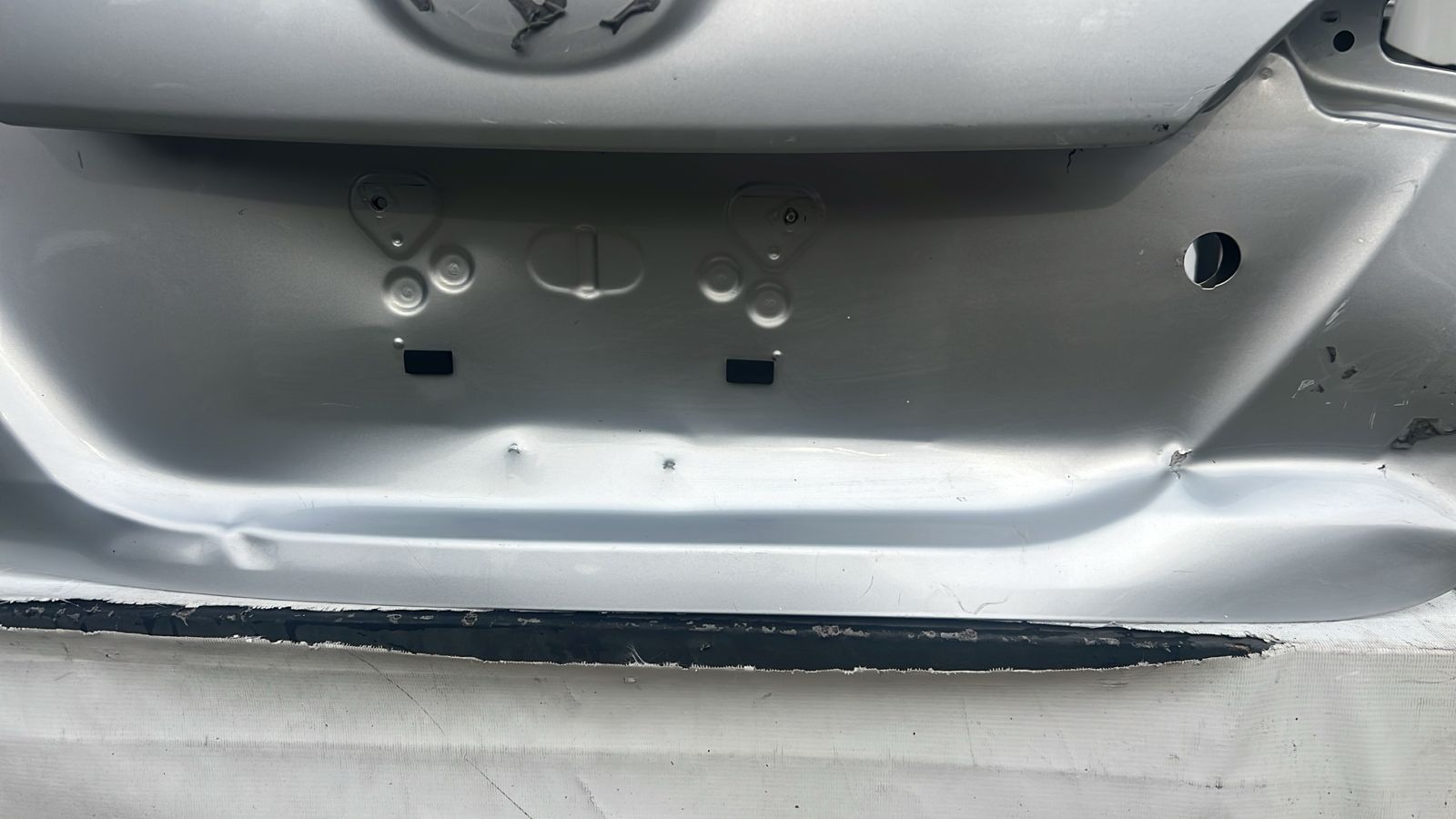 TAPA MALETA TOYOTA YARIS SEDAN (21-23) - Image 3