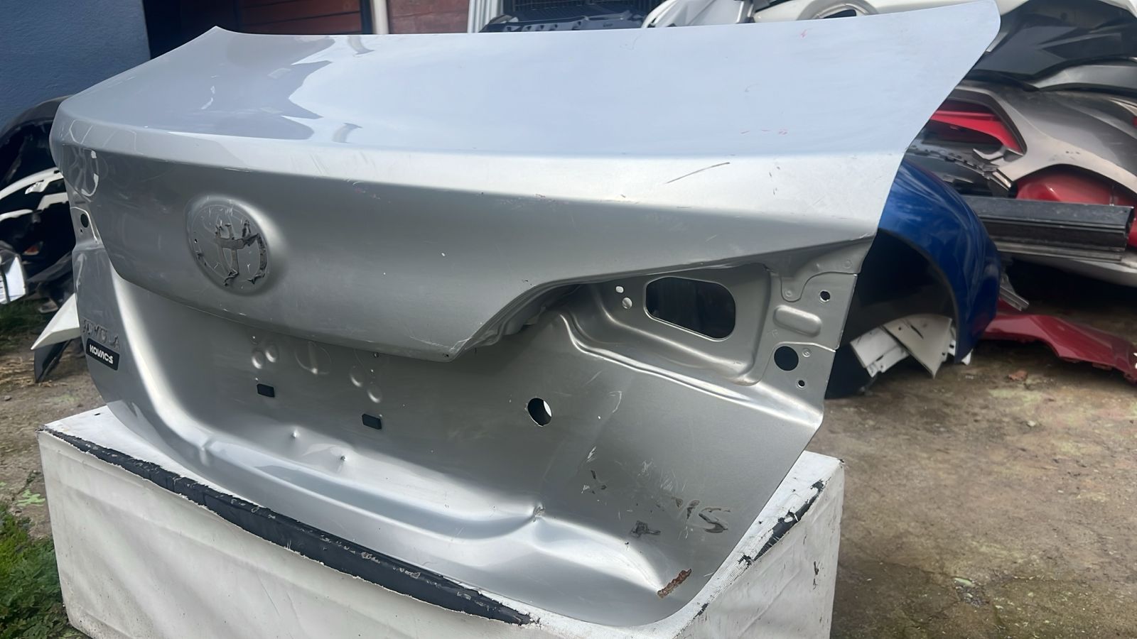 TAPA MALETA TOYOTA YARIS SEDAN (21-23) - Image 4