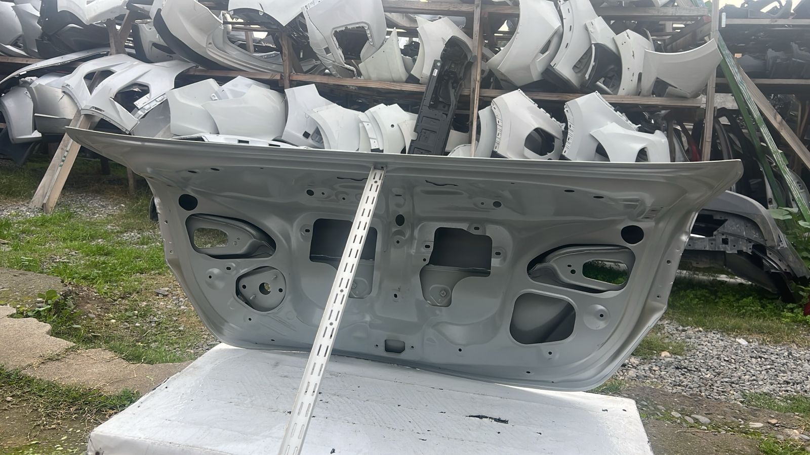 TAPA MALETA TOYOTA YARIS SEDAN (21-23) - Image 5