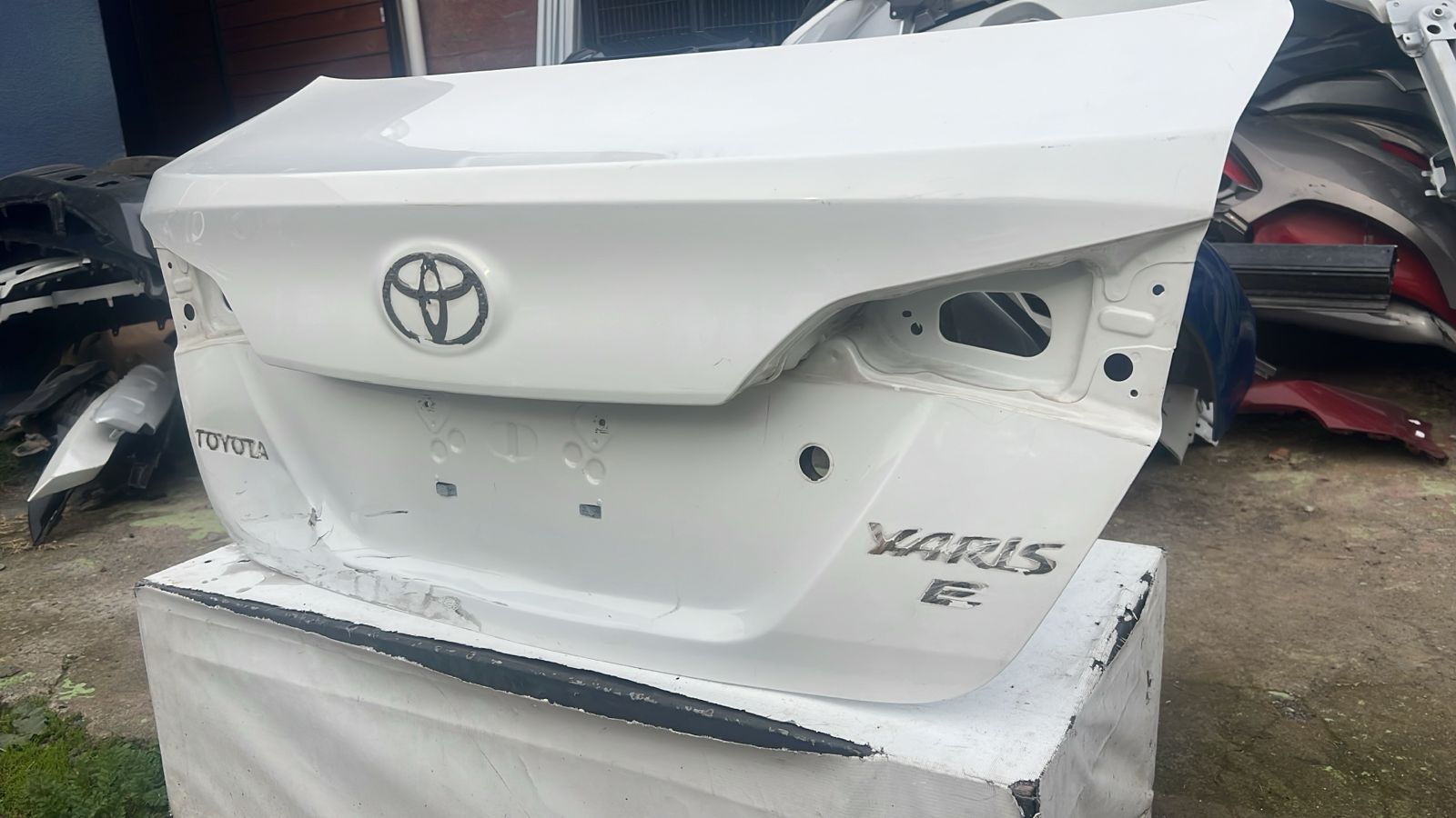 TAPA MALETA TOYOTA YARIS SEDAN (21-23) - Image 3