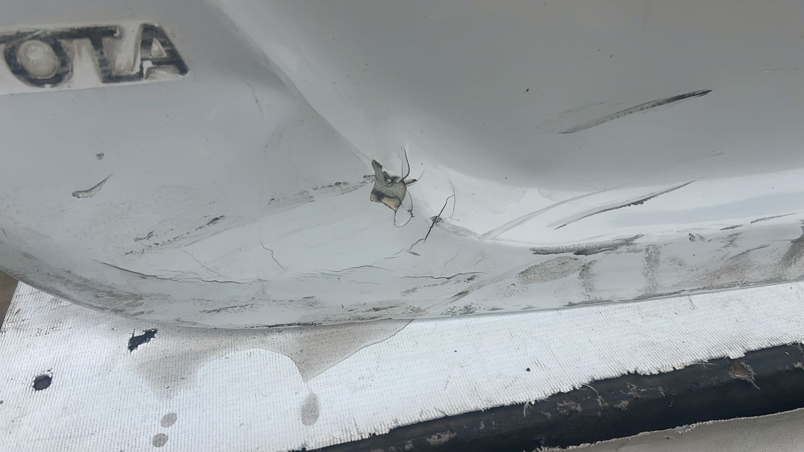 TAPA MALETA TOYOTA YARIS SEDAN (21-23) - Image 5