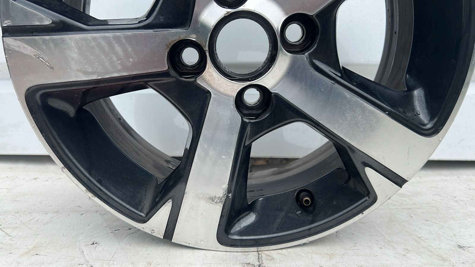 LLANTA CHEVROLET ONIX PRISMA (17-21) - Imagen 2