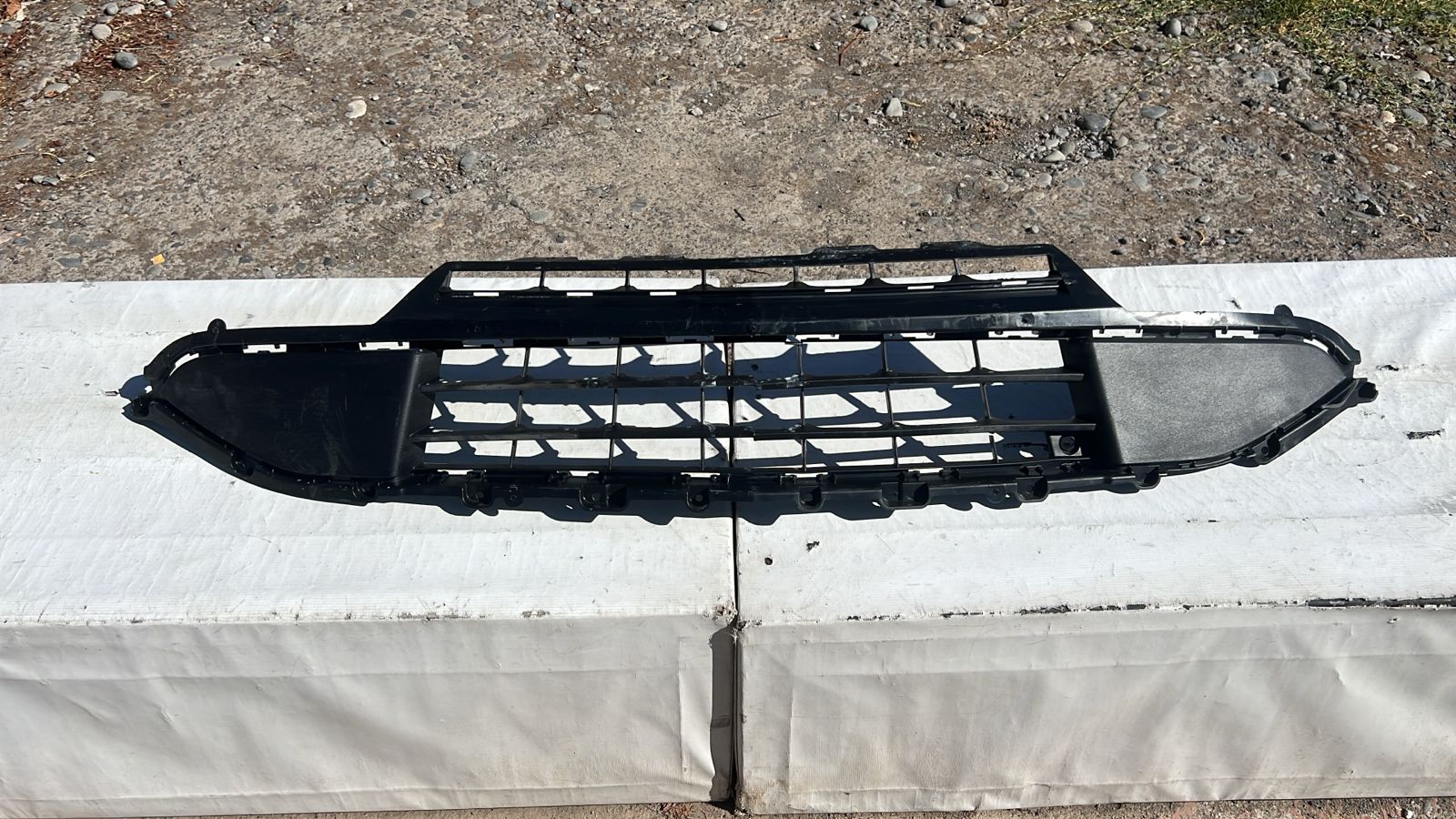 REJILLA PARACHOQUE DELANTERO CHEVROLET TRAVERSE (18-22)