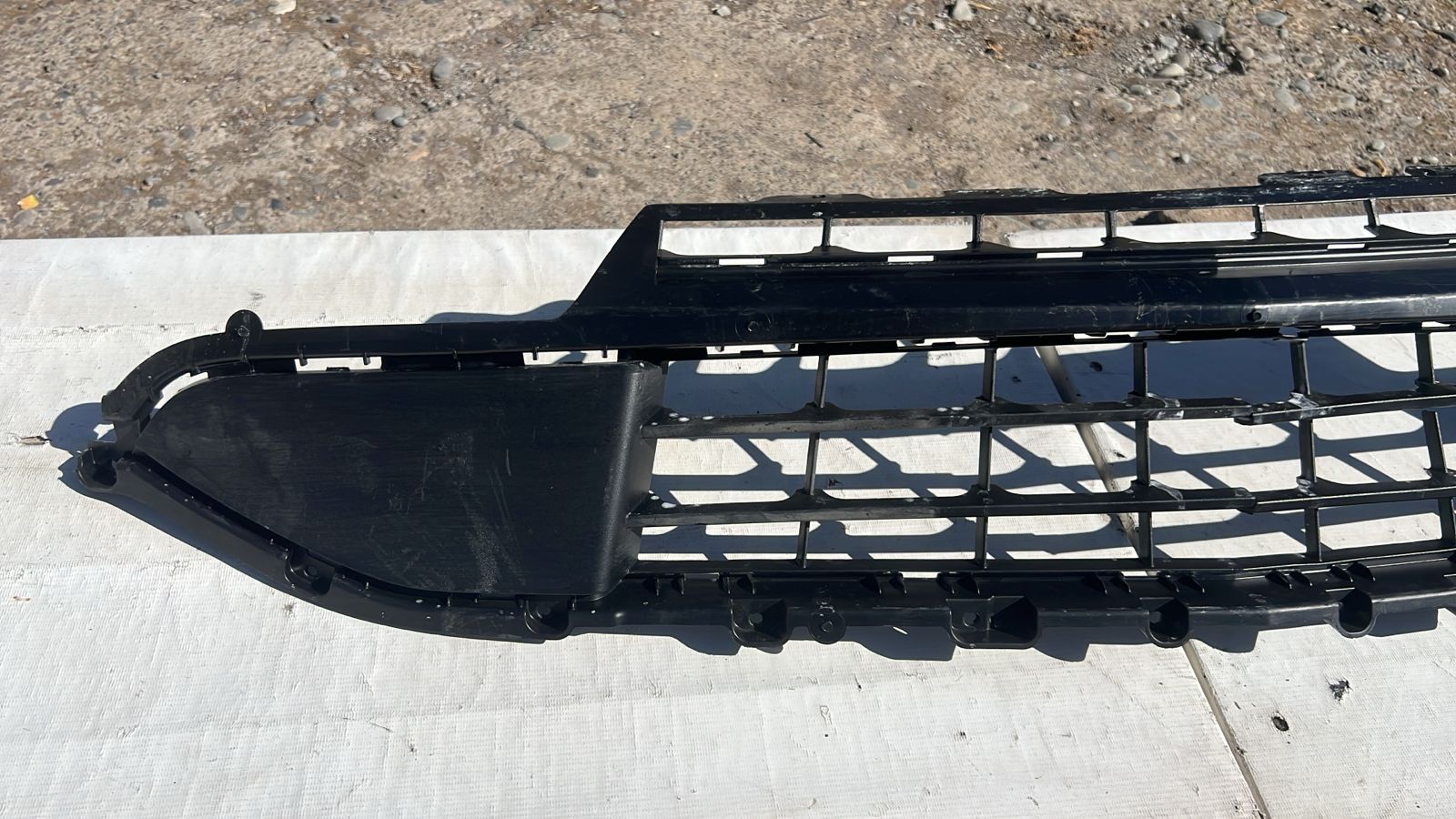 REJILLA PARACHOQUE DELANTERO CHEVROLET TRAVERSE (18-22) - Imagen 2