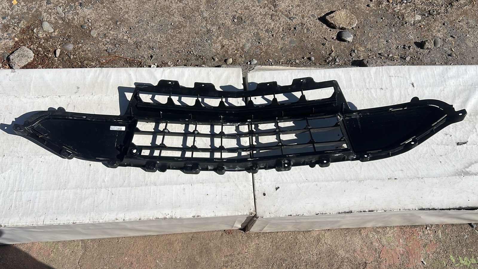 REJILLA PARACHOQUE DELANTERO CHEVROLET TRAVERSE (18-22) - Imagen 5