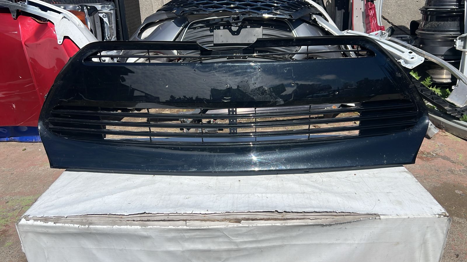 REJILLA PARACHOQUE DELANTERO TOYOTA COROLLA (16-18)