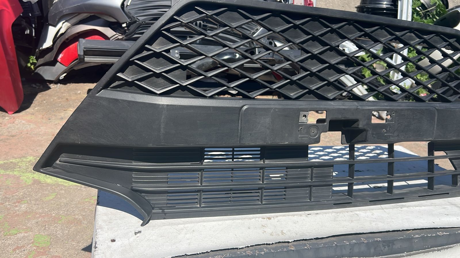 REJILLA PARACHOQUE DELANTERO TOYOTA RAIZE (22-24) - Imagen 2