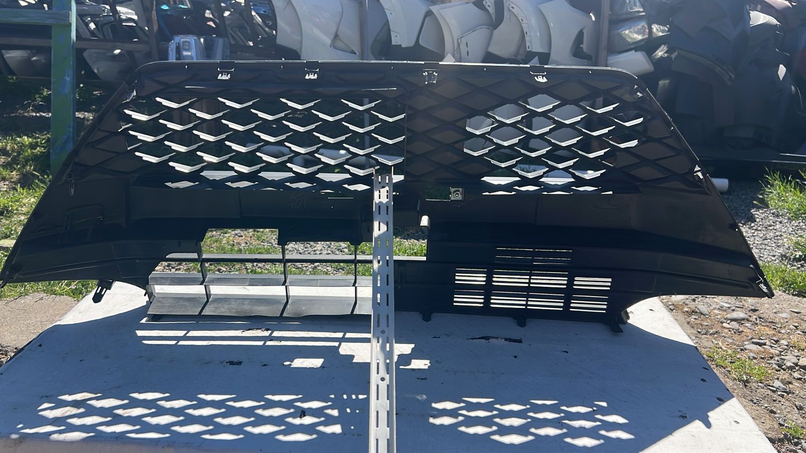 REJILLA PARACHOQUE DELANTERO TOYOTA RAIZE (22-24) - Imagen 5