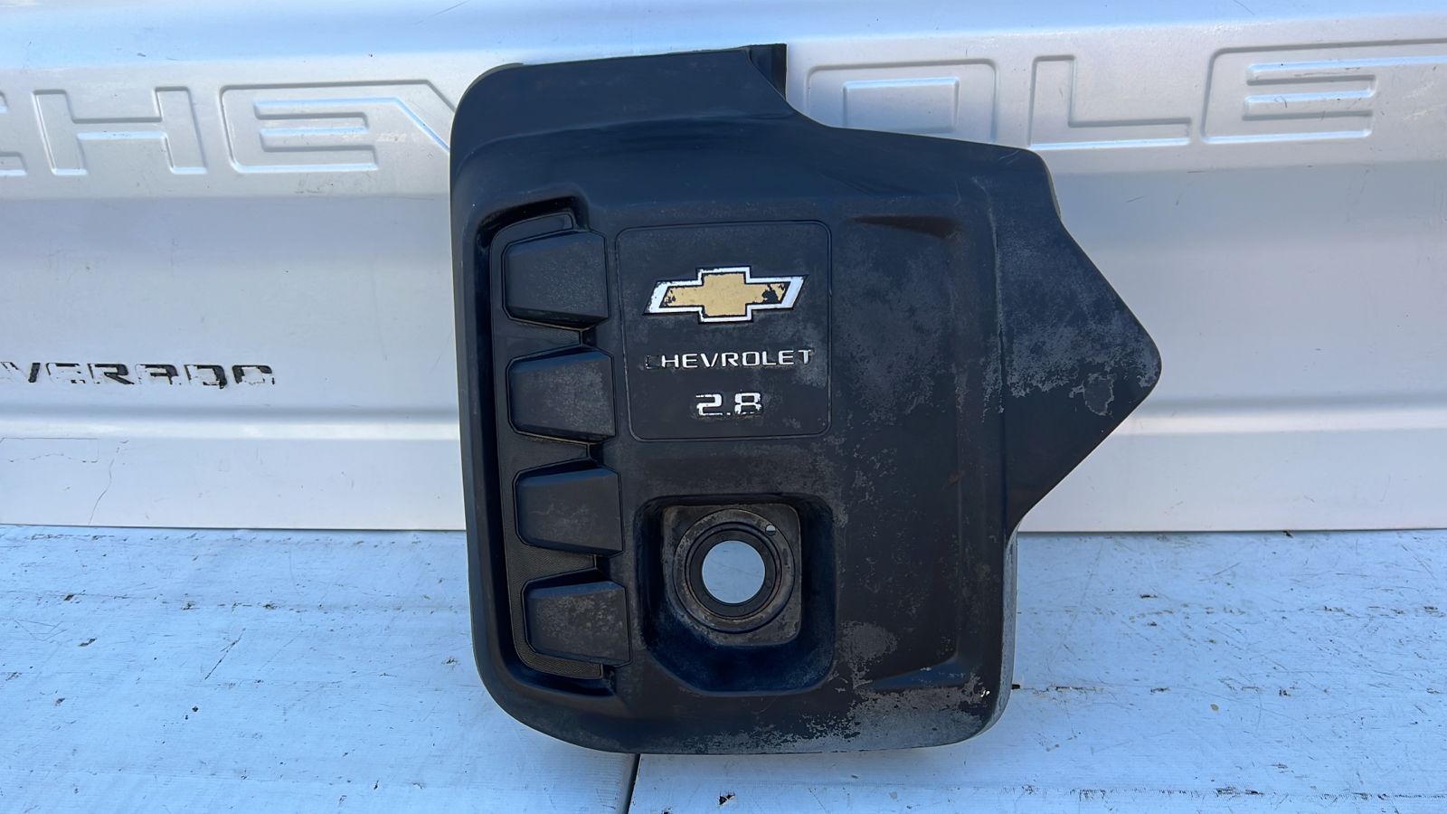 TAPA MOTOR CHEVROLET COLORADO TRAILBLAZER (18-23)