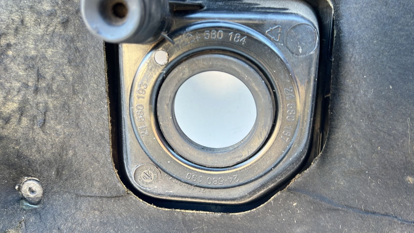 TAPA MOTOR CHEVROLET COLORADO TRAILBLAZER (18-23) - Imagen 6