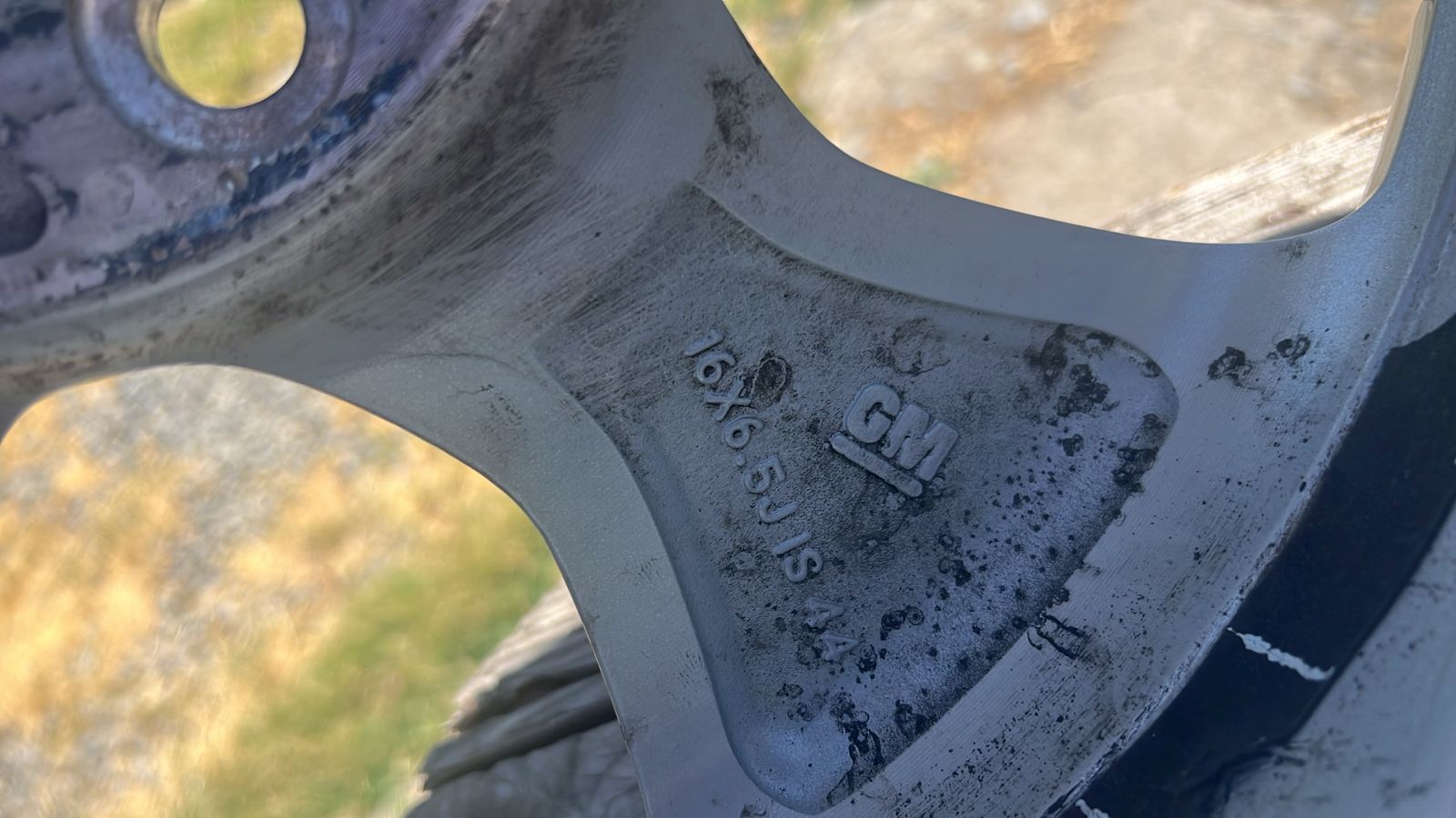 LLANTA CHEVROLET ONIX SEDAN (20-24) - Imagen 6