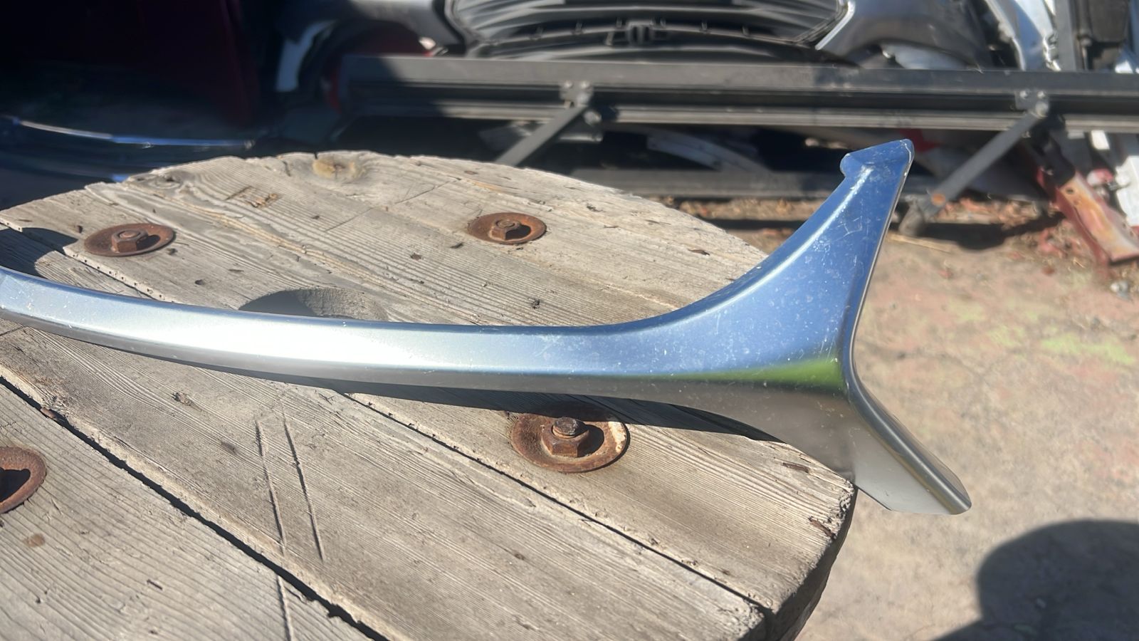 MOLDURA DERECHA MASCARA CHEVROLET GROOVE (21-23) - Imagen 3