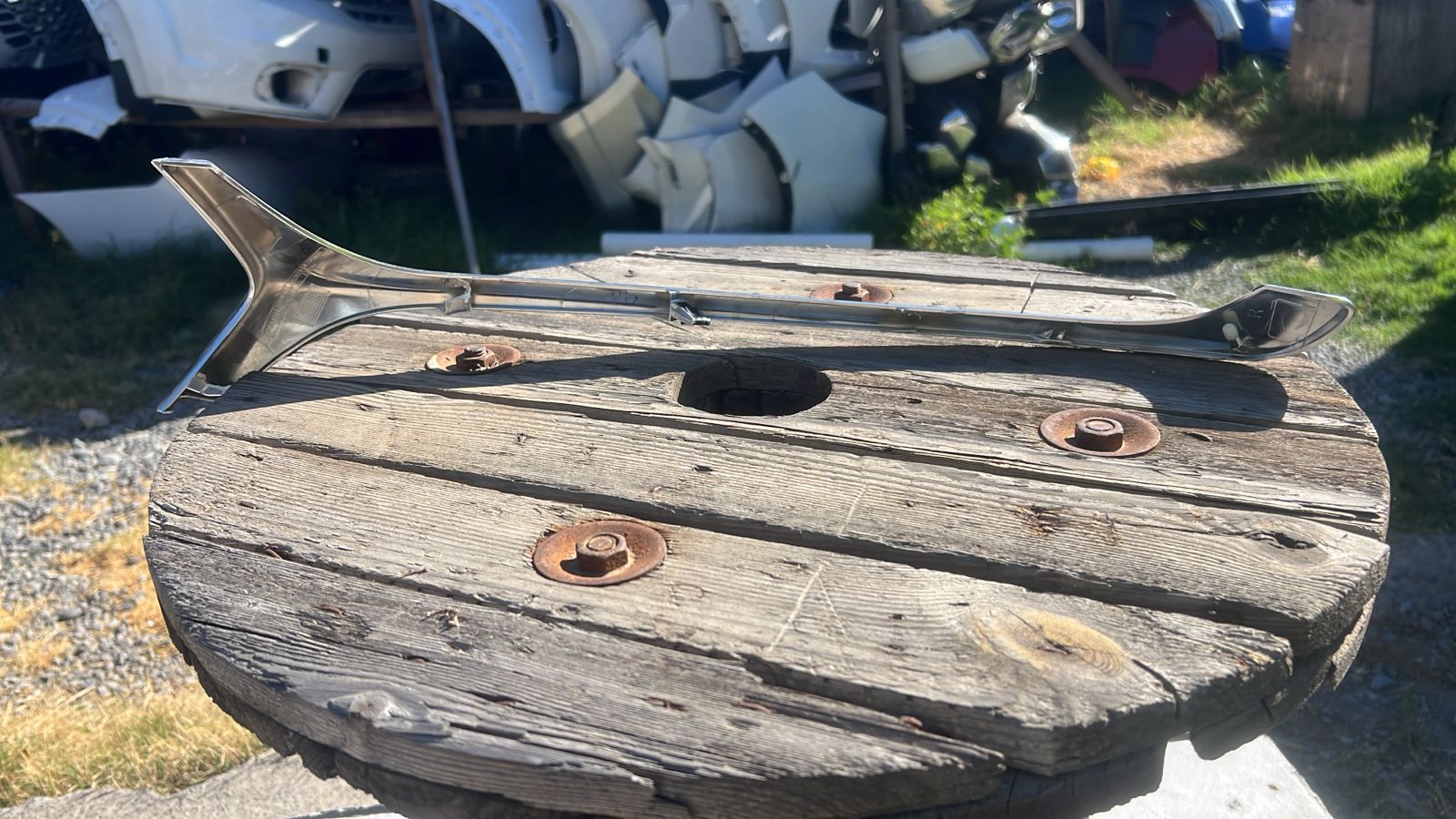 MOLDURA DERECHA MASCARA CHEVROLET GROOVE (21-23) - Imagen 4