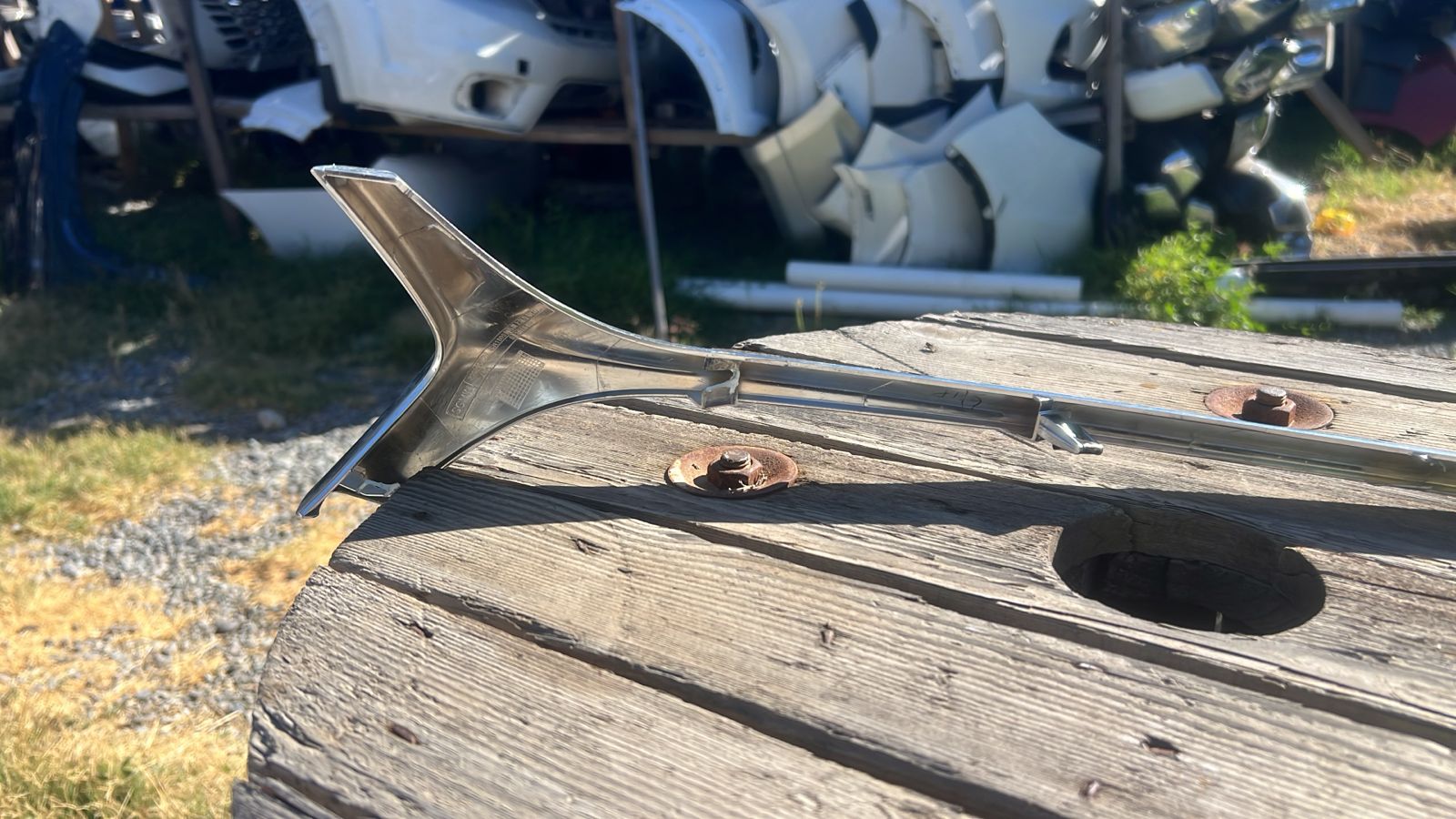 MOLDURA DERECHA MASCARA CHEVROLET GROOVE (21-23) - Imagen 5