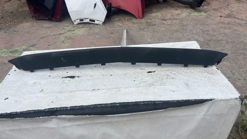 MOLDURA PARACHOQUE DELANTERO CHEVROLET TRACKER (21-25)