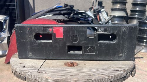 PORTA PATENTE PARACHOQUE DELANTERO NISSAN NAVARA (21-24)