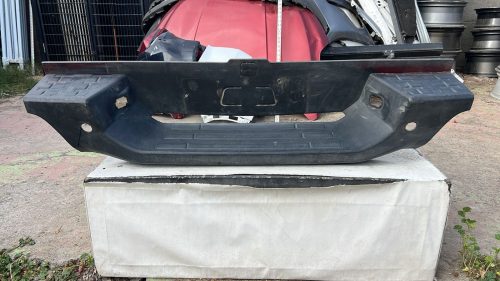 MOLDURA PARACHOQUE TRASERO CHEVROLET COLORADO (18-23)