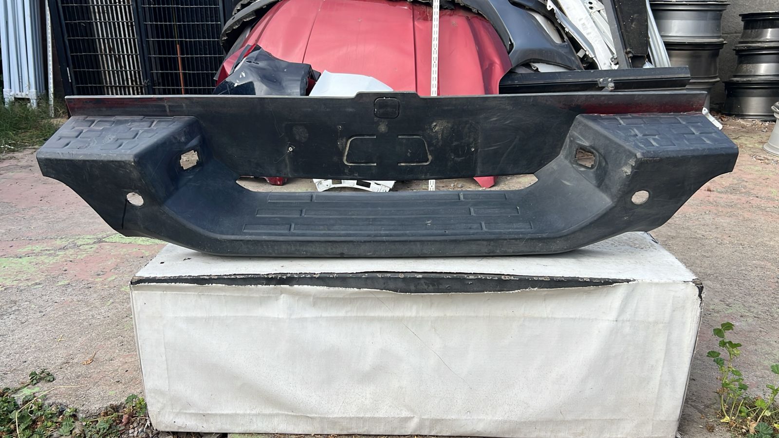 MOLDURA PARACHOQUE TRASERO CHEVROLET COLORADO (18-23)