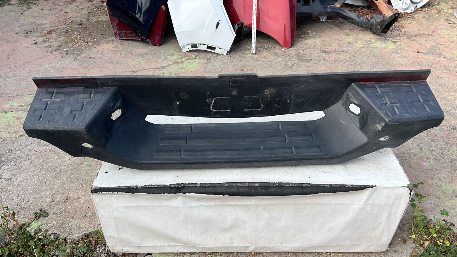 Moldura Parachoque Trasero Chevrolet Colorado (18-23) - Imagen 2