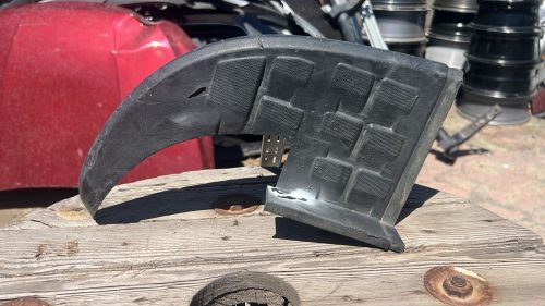 MOLDURA DERECHA PARACHOQUE TRASERO CHEVROLET COLORADO (18-26)