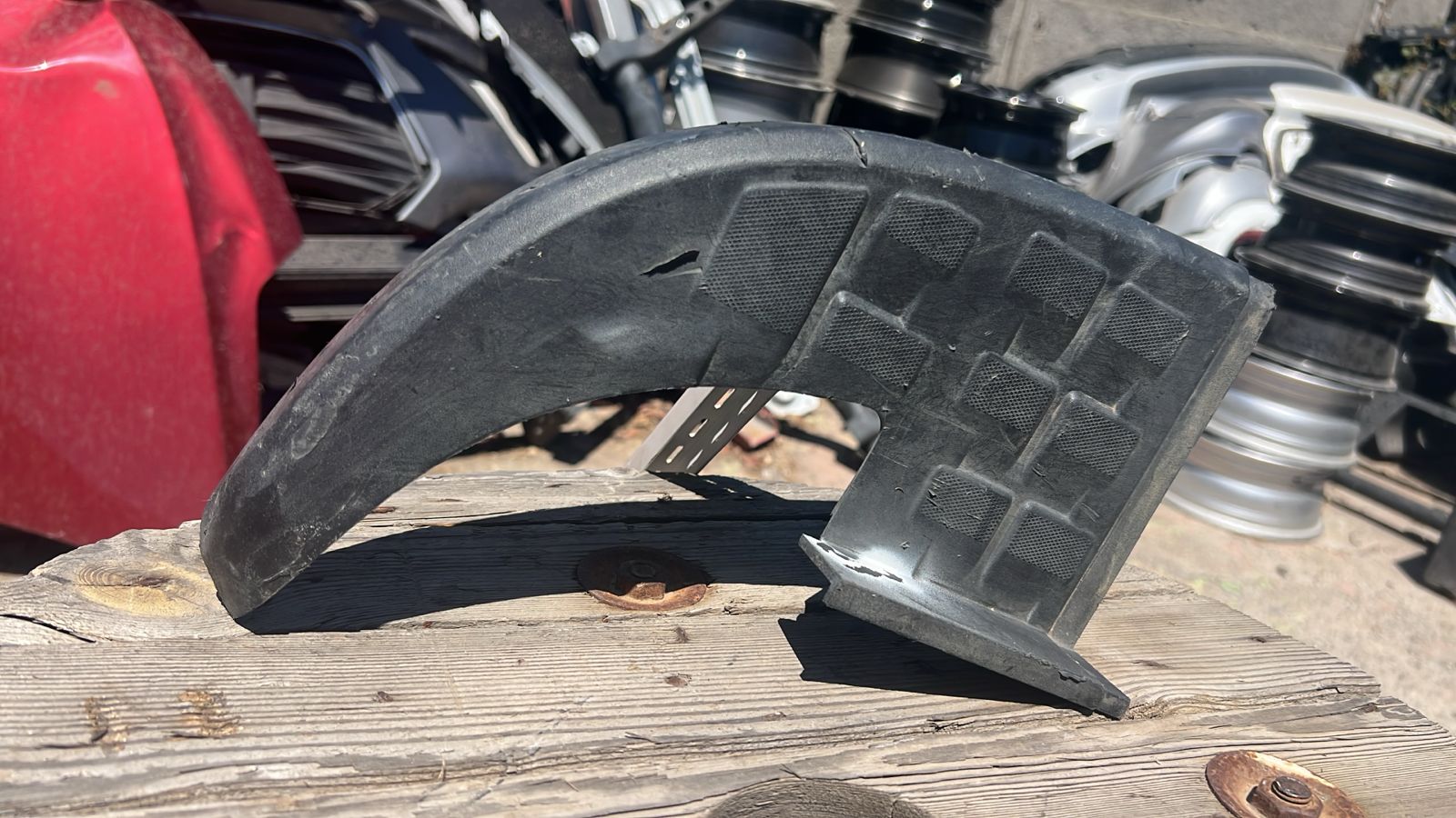 Moldura Derecha Parachoque Trasero Chevrolet Colorado (18-26) - Imagen 2