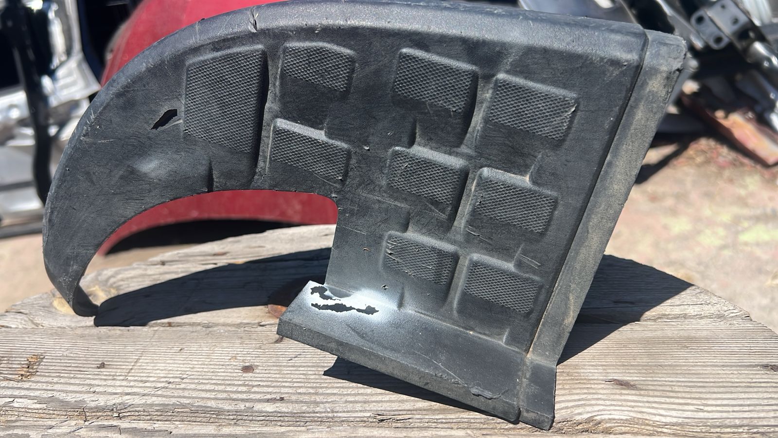 Moldura Derecha Parachoque Trasero Chevrolet Colorado (18-26) - Imagen 3