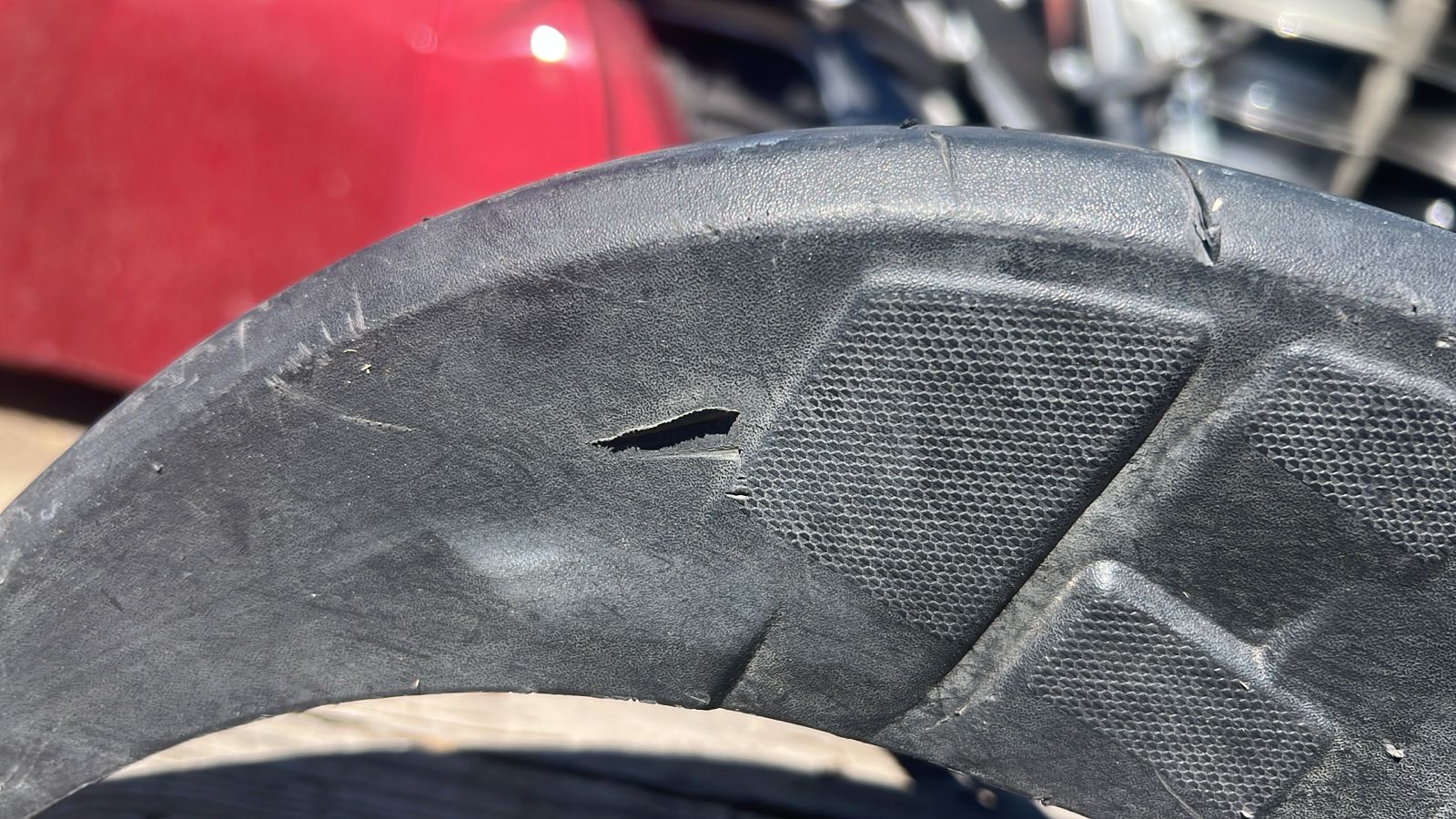 Moldura Derecha Parachoque Trasero Chevrolet Colorado (18-26) - Imagen 4