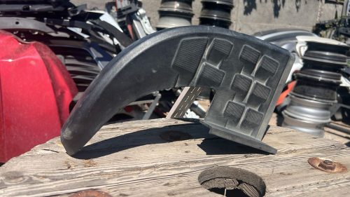 MOLDURA DERECHA PARACHOQUE TRASERO CHEVROLET COLORADO (18-26)