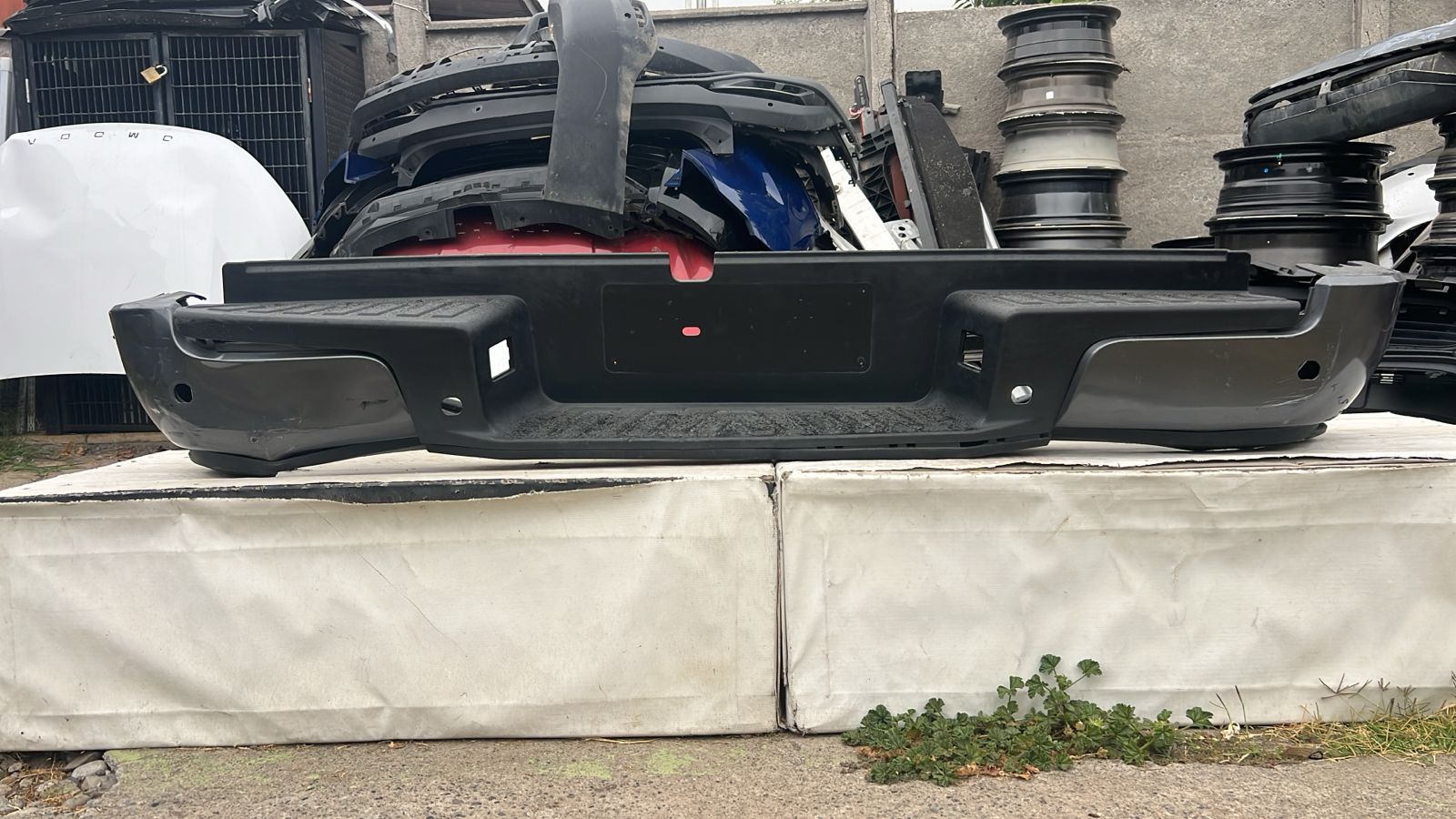 PARACHOQUE TRASERO NISSAN NAVARA (21-24)