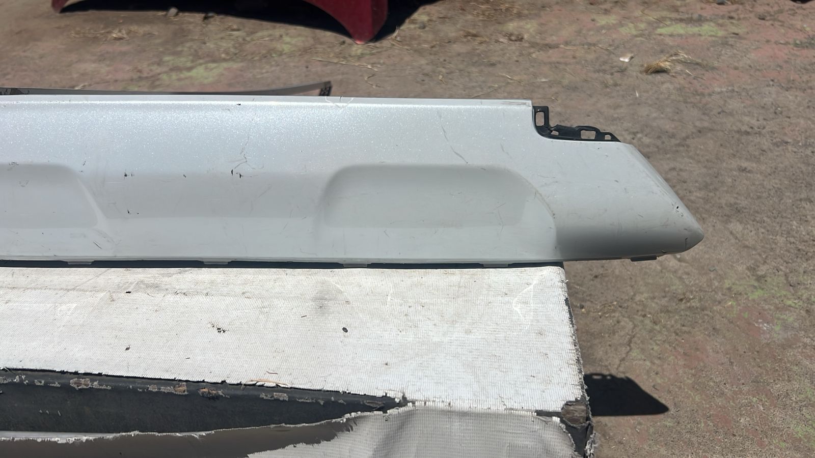 Moldura Parachoque Trasero Toyota Corolla Cross (22-25) - Imagen 4