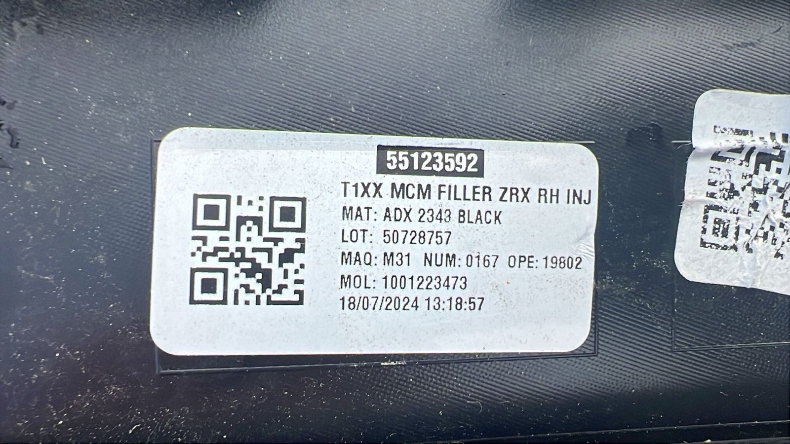 Moldura Derecha Parachoque Delantero Chevrolet Silverado (23-26) - Imagen 8